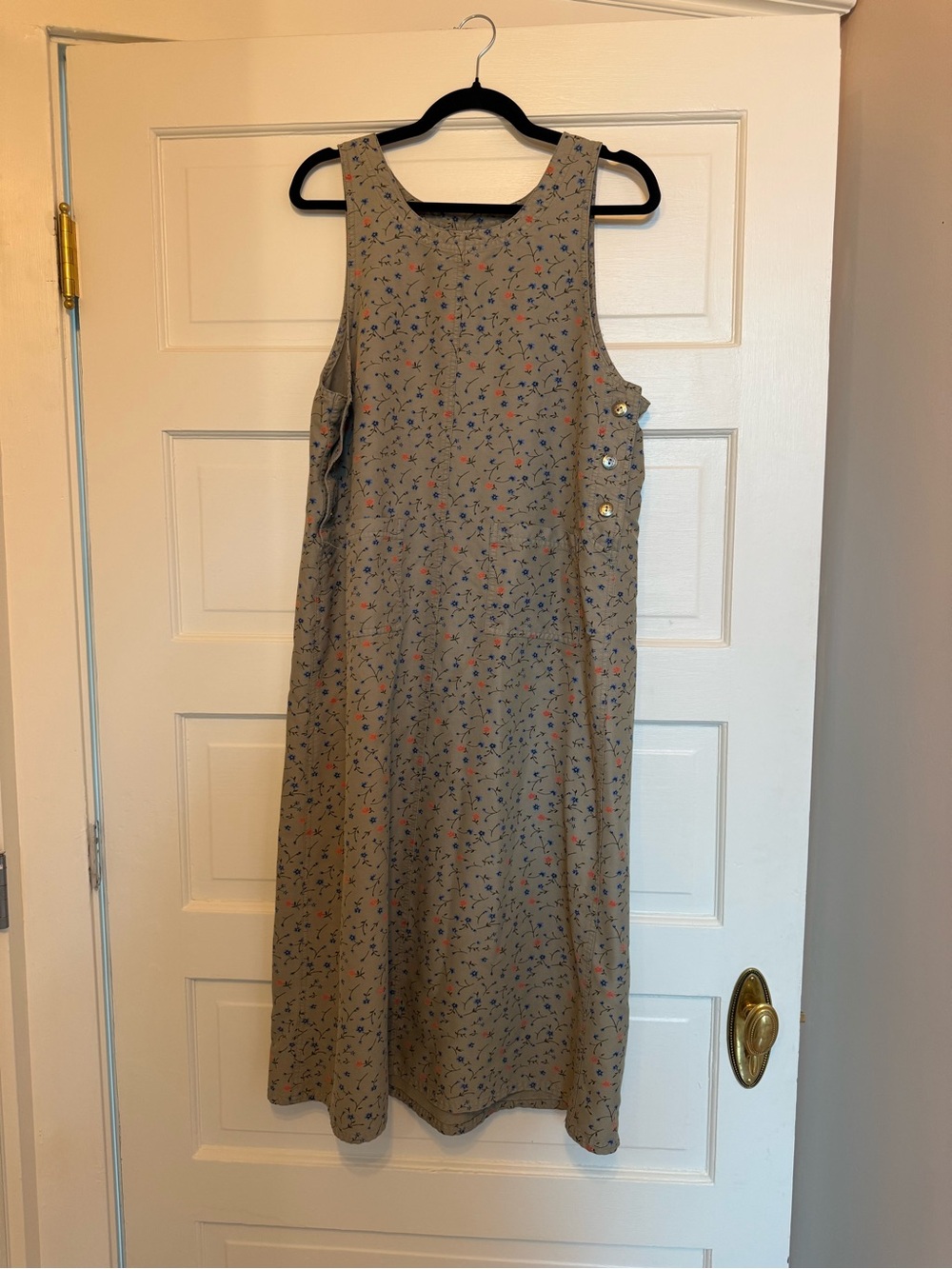Vintage Sleeveless Beige Floral Midi Dress with Side Buttons